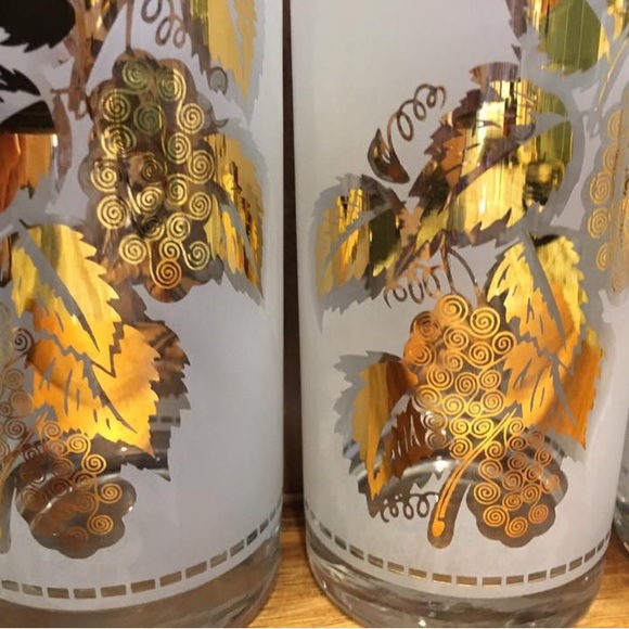 Huit impeccables verres à eau mid-century/ raisins et vigne/ couleur dorée - Picture 2 of 2